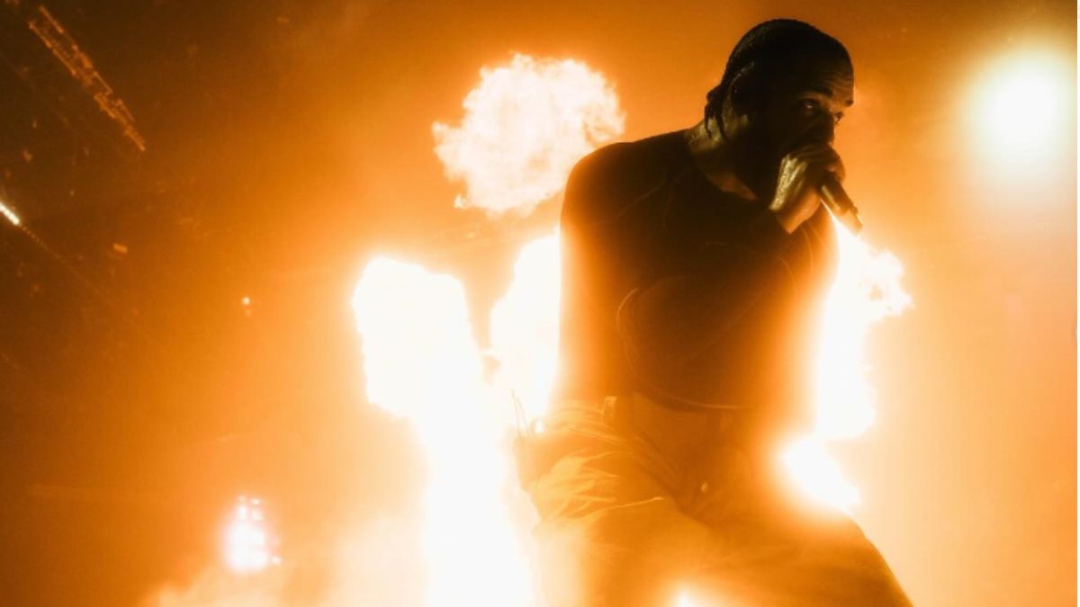 after-drake-x-rated-video-leaks-online-singer-addresses-issue-at-a-concert-in-nashville